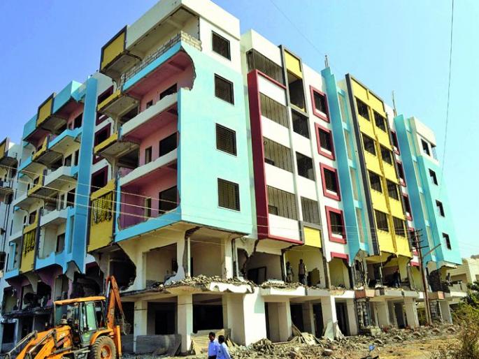 Akola Municipal Commissioner Saraswale; Hathoda on encroachment | अकोला मनपा आयुक्त सरसावले; अतिक्रमणावर हतोडा Akola Municipal Commissioner Saraswale; Hathoda on encroachment | अकोला मनपा आयुक्त सरसावले; अतिक्रमणावर हतोडा