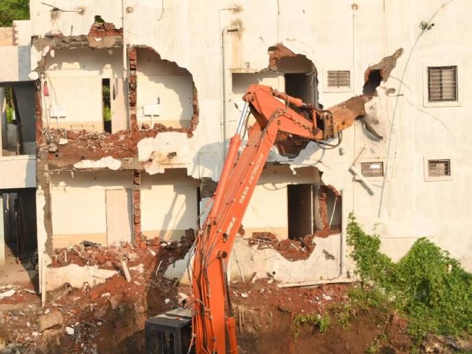 Crackdown on illegal construction of Prakash Londhe, leader of Londhe gang and former corporator of Ripai Athawale group in Nashik | नाशिक मध्ये लोंढे टोळीचा म्होरक्या आणि रिपाई आठवले गटाचा माजी नगरसेवक प्रकाश लोंढेच्या बेकायदा बांधकामावर हातोडा Crackdown on illegal construction of Prakash Londhe, leader of Londhe gang and former corporator of Ripai Athawale group in Nashik | नाशिक मध्ये लोंढे टोळीचा म्होरक्या आणि रिपाई आठवले गटाचा माजी नगरसेवक प्रकाश लोंढेच्या बेकायदा बांधकामावर हातोडा