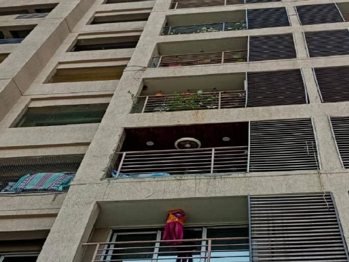 A tenth standard student commits suicide after anger over father told to do study | १९ व्या मजल्यावरून घेतली उडी ; परीक्षेच्या तणावातून दहावीच्या विद्यार्थ्याची ठाण्यात आत्महत्या A tenth standard student commits suicide after anger over father told to do study | १९ व्या मजल्यावरून घेतली उडी ; परीक्षेच्या तणावातून दहावीच्या विद्यार्थ्याची ठाण्यात आत्महत्या