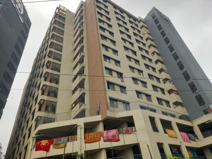 Rehabilitation of slum dwellers in Triveni Nagar but residents suffer due to lack of basic facilities | त्रिवेणीनगर झोपडपट्टीधारकांचे पुनर्वसन; पण समस्यांचा डोंगर; सहाशे कुटुंबांतील तीन हजार नागरिकांचे वास Rehabilitation of slum dwellers in Triveni Nagar but residents suffer due to lack of basic facilities | त्रिवेणीनगर झोपडपट्टीधारकांचे पुनर्वसन; पण समस्यांचा डोंगर; सहाशे कुटुंबांतील तीन हजार नागरिकांचे वास