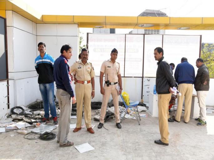 Midnight's murder suspected: the body of the girl found on the collageboard | मध्यरात्री खून झाल्याचा संशय : कॉलेजरोडच्या इमारतीवर आढळला तरुणीचा मृतदेह Midnight's murder suspected: the body of the girl found on the collageboard | मध्यरात्री खून झाल्याचा संशय : कॉलेजरोडच्या इमारतीवर आढळला तरुणीचा मृतदेह