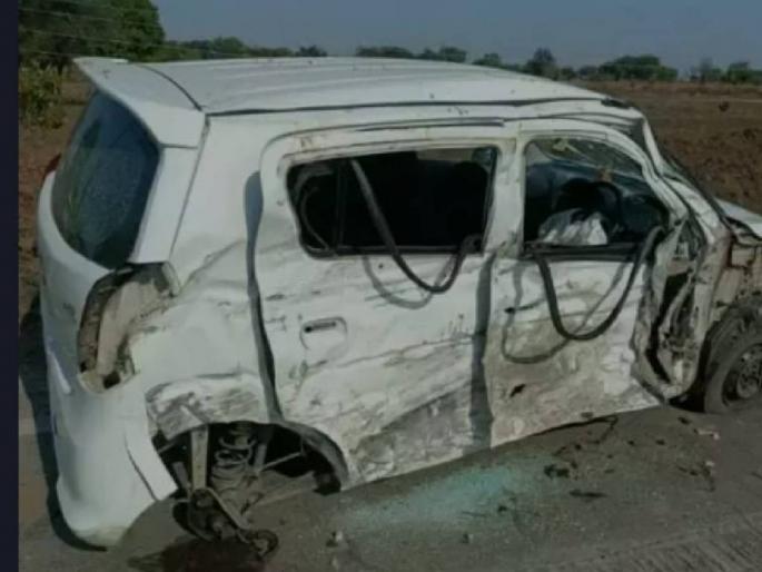 Passenger vehicle collides with car, child killed, four seriously injured | बुलढाणा : प्रवाशी वाहनाची कारला धडक, बालक ठार, चार जण गंभीर जखमी Passenger vehicle collides with car, child killed, four seriously injured | बुलढाणा : प्रवाशी वाहनाची कारला धडक, बालक ठार, चार जण गंभीर जखमी