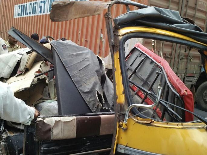 Fatal accidents on Akola-Khamgaon road; Death of fours | अकोला-खामगाव रोडवर भीषण अपघात; चौघांचा मृत्यू Fatal accidents on Akola-Khamgaon road; Death of fours | अकोला-खामगाव रोडवर भीषण अपघात; चौघांचा मृत्यू