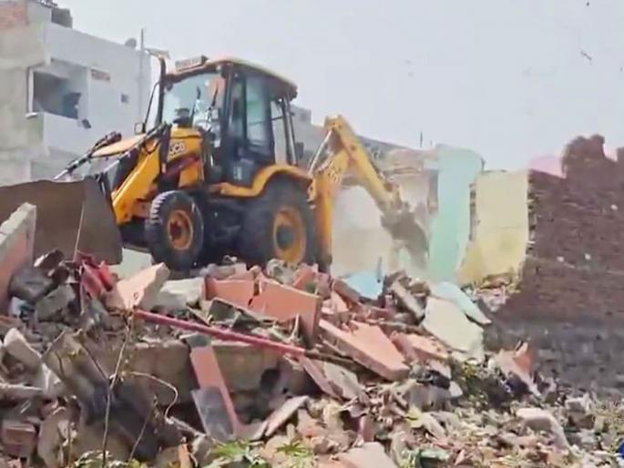 Bulldozers on 280 illegal constructions; So far, the municipality has registered cases against 68 people | २८० बेकायदा बांधकामांवर बुलडोझर; आतापर्यंत ६८ जणांवर पालिकेने केले गुन्हे दाखल Bulldozers on 280 illegal constructions; So far, the municipality has registered cases against 68 people | २८० बेकायदा बांधकामांवर बुलडोझर; आतापर्यंत ६८ जणांवर पालिकेने केले गुन्हे दाखल