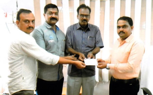 One day's salary on behalf of the Secretary to kerla flood affected | केरळ पुरग्रस्तांना गट सचिवांचे वतीने एक दिवसाचे वेतन One day's salary on behalf of the Secretary to kerla flood affected | केरळ पुरग्रस्तांना गट सचिवांचे वतीने एक दिवसाचे वेतन