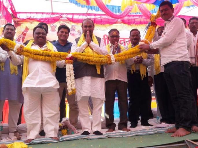 Buldhana: Adivasi Jan-Jagruti programme at Titvi village | बुलडाणा: टिटवी येथे प्रथमच पार पडला आदिवासी जन-जागृती मेळावा Buldhana: Adivasi Jan-Jagruti programme at Titvi village | बुलडाणा: टिटवी येथे प्रथमच पार पडला आदिवासी जन-जागृती मेळावा