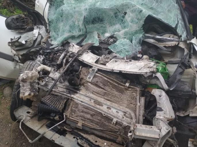 Two killed in car-truck crash on Mehkar-Jalna Road | मेहकर-जालना रोडवर कार-ट्रक अपघातात दोन ठार