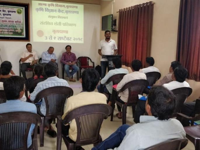 Vegetable production techniques being teaches to youth | युवकांमध्ये रुजविले जातेय भाजीपाला उत्पादनाचे तंत्र Vegetable production techniques being teaches to youth | युवकांमध्ये रुजविले जातेय भाजीपाला उत्पादनाचे तंत्र