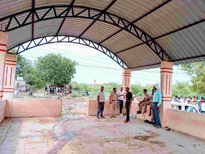 Buldhana A 21-year-old youth of Didola in Motala taluka was crushed to death with a stone in Dharangaon. | बुलढाणा: धरणगांवात मोताळा तालुक्यातील डिडोळ्याच्या २१ वर्षीय युवकाची दगडाने ठेचून हत्या Buldhana A 21-year-old youth of Didola in Motala taluka was crushed to death with a stone in Dharangaon. | बुलढाणा: धरणगांवात मोताळा तालुक्यातील डिडोळ्याच्या २१ वर्षीय युवकाची दगडाने ठेचून हत्या