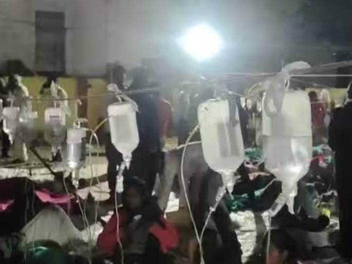 700 people get food poisoning in Buldhana district | भगर, आमटीमधून तब्बल ७०० जणांना विषबाधा; रुग्णालयाच्या आवारातच झाडाला दोरी बांधून रुग्णांना सलाईन 700 people get food poisoning in Buldhana district | भगर, आमटीमधून तब्बल ७०० जणांना विषबाधा; रुग्णालयाच्या आवारातच झाडाला दोरी बांधून रुग्णांना सलाईन