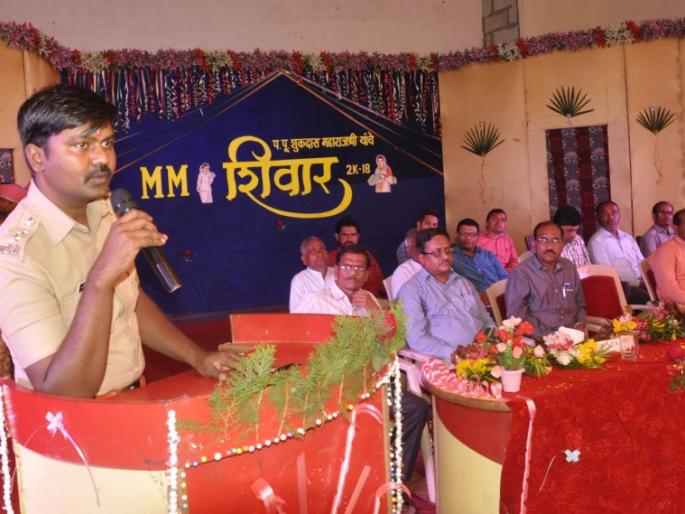 Sub-Divisional Police Officer guidence to student at hivra ashram | स्पर्धा परिक्षासाठी प्रयत्नाची पराकाष्ठा करा- उपविभागीय पोलीस अधिकारी रामेश्वर वैंजने Sub-Divisional Police Officer guidence to student at hivra ashram | स्पर्धा परिक्षासाठी प्रयत्नाची पराकाष्ठा करा- उपविभागीय पोलीस अधिकारी रामेश्वर वैंजने