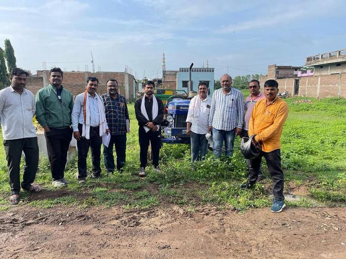 Buldhana: Two tractors seized for transporting illegal sand | Buldhana: अवैध रेती वाहतूक करणारे दोन ट्रॅक्टर जप्त Buldhana: Two tractors seized for transporting illegal sand | Buldhana: अवैध रेती वाहतूक करणारे दोन ट्रॅक्टर जप्त