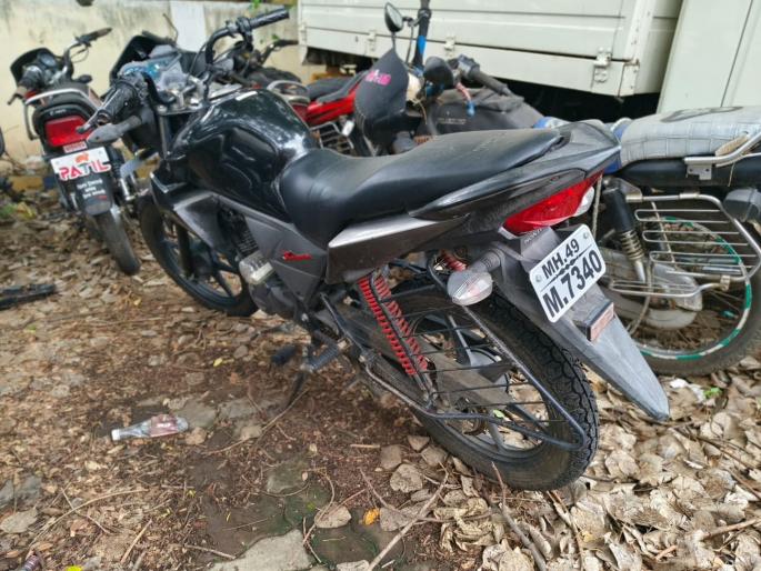 Buldhana: 11 stolen bikes seized in Khamgaon | Buldhana: खामगावात चोरीच्या ११ दुचाकी केल्या जप्त Buldhana: 11 stolen bikes seized in Khamgaon | Buldhana: खामगावात चोरीच्या ११ दुचाकी केल्या जप्त
