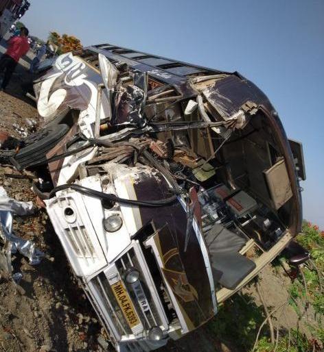 Truck-passenger bus accident on Jalna-Chikhli road; Four serious | जालना-चिखली मार्गावर ट्रक-प्रवासी बसची धडक; चार गंभीर Truck-passenger bus accident on Jalna-Chikhli road; Four serious | जालना-चिखली मार्गावर ट्रक-प्रवासी बसची धडक; चार गंभीर