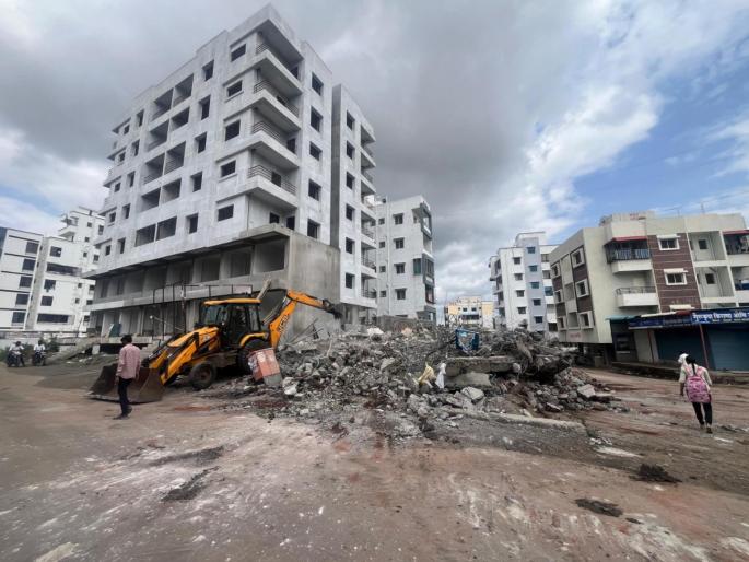 pune news baramati Municipal Council cracks down on unauthorized construction; Two-storey building demolished | बारामती नगरपरिषदेचा अनधिकृत बांधकामावर हातोडा;दोन मजली इमारतीचे बांधकाम केले जमीनदोस्त