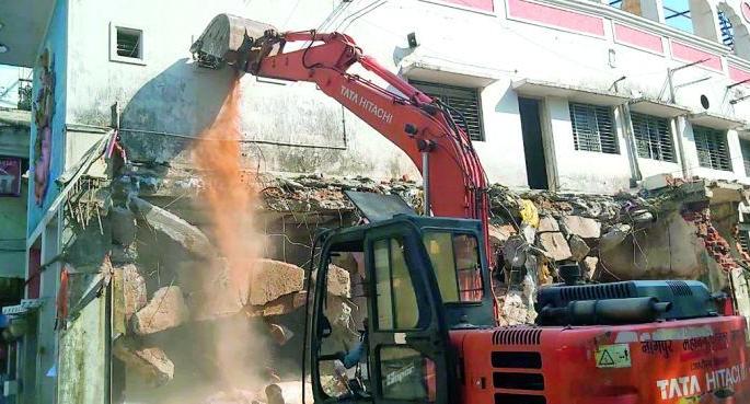 Elimination of 227 encroachments in Nagpur | नागपुरातील २२७ अतिक्रमणांचा सफाया Elimination of 227 encroachments in Nagpur | नागपुरातील २२७ अतिक्रमणांचा सफाया
