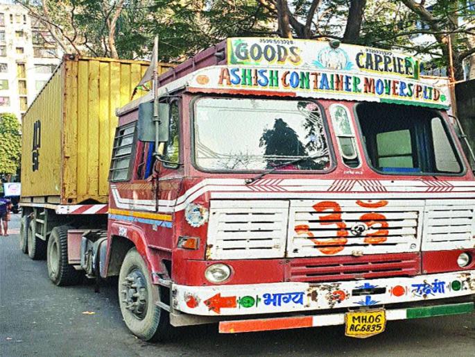  Action taken on 10 containers of APMC, hidden information of imported chawl | एपीएमसीची दहा कंटेनरवर कारवाई, आयात केलेल्या चवळीची माहिती लपविली