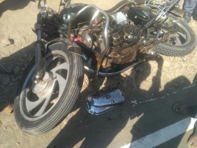 Two-wheeler accident on the patur-Wadegaon road; Two people killed | पातूर-वाडेगाव मार्गावर दुचाकीचा अपघात; दोन जण ठार Two-wheeler accident on the patur-Wadegaon road; Two people killed | पातूर-वाडेगाव मार्गावर दुचाकीचा अपघात; दोन जण ठार