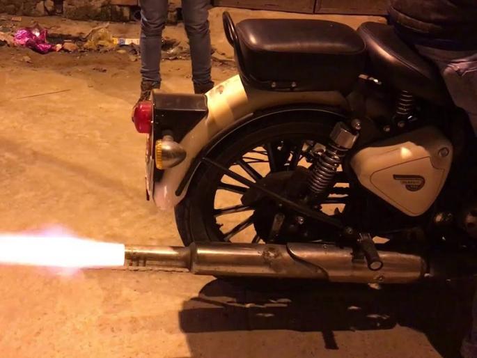 Police action on bullet riders 48 lakh rupees fine pune latest news | अन् ‘तो’ फटाका पडला ४८ लाख रुपयांना! बुलेटस्वारांवर पोलिसांची कारवाई Police action on bullet riders 48 lakh rupees fine pune latest news | अन् ‘तो’ फटाका पडला ४८ लाख रुपयांना! बुलेटस्वारांवर पोलिसांची कारवाई