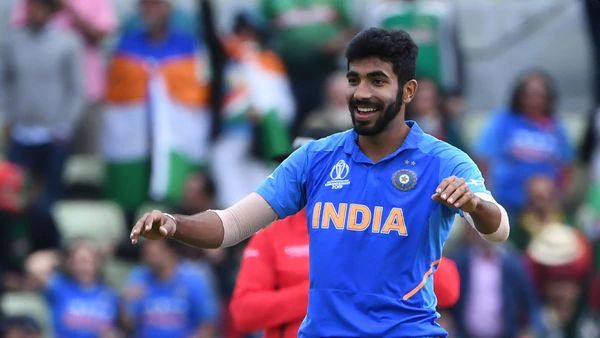 In the Indian team, Jasprit Bumrah is a Yorker King, and who is a 'Queen'? watch viral video... | भारतीय संघात जसप्रीत बुमराह 'यॉर्कर किंग', तर कोण आहे 'क्वीन', पाहा धमाकेदार व्हिडीओ...