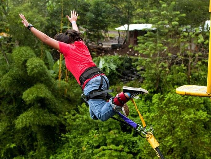 The thrill of 'bungee jumping' has begun in Goa | गोव्यात सुरू झालाय ‘बंजी जंपिंग’चा थरार The thrill of 'bungee jumping' has begun in Goa | गोव्यात सुरू झालाय ‘बंजी जंपिंग’चा थरार