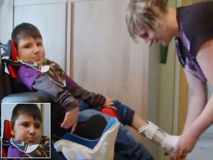 Shocking! Boy dies paralysed contaminated lidl burger in France | धक्कादायक! ८ वर्षांआधी खाल्ला होता 'याने' खराब बर्गर, आधी झाला पॅरालिलिस, नंतर मृत्यू.... Shocking! Boy dies paralysed contaminated lidl burger in France | धक्कादायक! ८ वर्षांआधी खाल्ला होता 'याने' खराब बर्गर, आधी झाला पॅरालिलिस, नंतर मृत्यू....