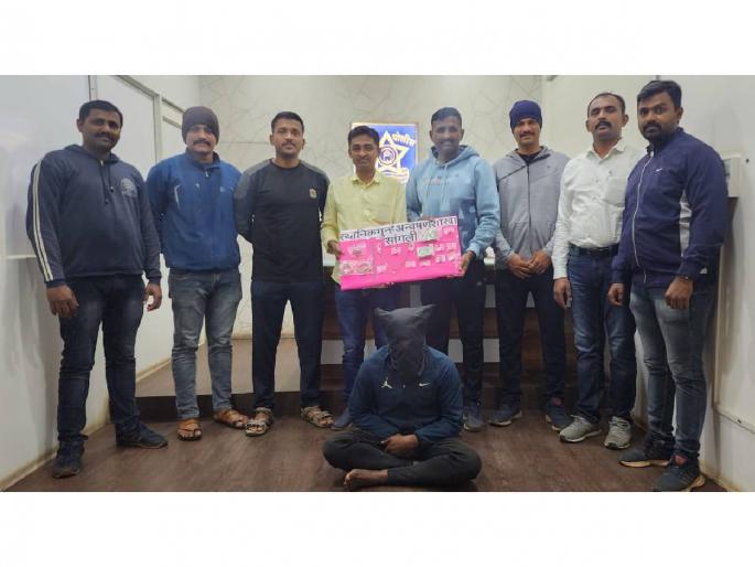 Staunch burglar who burglarized houses in Sangli was arrested by the Crime Investigation Branch | सांगलीत घरफोड्या करणाऱ्या अट्टल चोरट्यास गुन्हे अन्वेषण शाखेकडून अटक Staunch burglar who burglarized houses in Sangli was arrested by the Crime Investigation Branch | सांगलीत घरफोड्या करणाऱ्या अट्टल चोरट्यास गुन्हे अन्वेषण शाखेकडून अटक