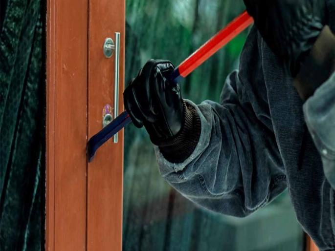 Burglary in Sadashiv Peth Bhosale Nagar area 33 lakh instead of lumpas | सदाशिव पेठ, भोसले नगर परिसरात घरफोडी; ३३ लाखांचा ऐवज लंपास Burglary in Sadashiv Peth Bhosale Nagar area 33 lakh instead of lumpas | सदाशिव पेठ, भोसले नगर परिसरात घरफोडी; ३३ लाखांचा ऐवज लंपास