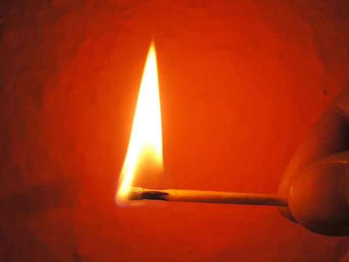 The mother left with the boyfriend, while the father slapped the minor girl on the cheek | आई दुसरे लग्न करून निघून गेली, इकडे बापाने अल्पवयीन मुलीच्या गालावर दिले चटके The mother left with the boyfriend, while the father slapped the minor girl on the cheek | आई दुसरे लग्न करून निघून गेली, इकडे बापाने अल्पवयीन मुलीच्या गालावर दिले चटके