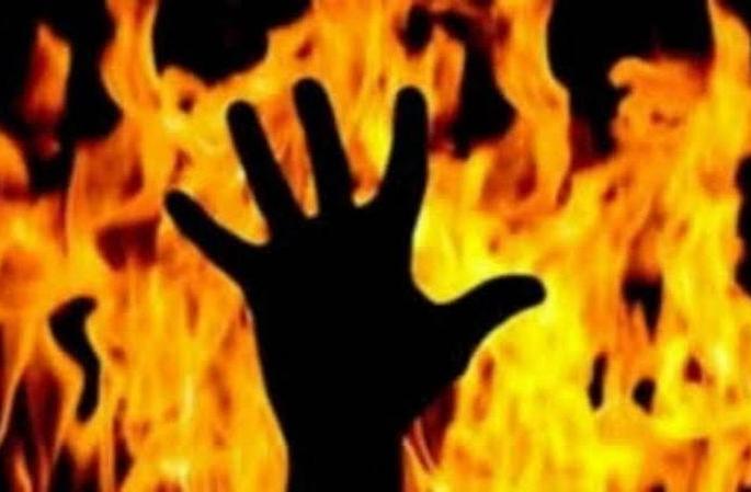 The body of the youth was found in the deep freezer in a burnt condition | खळबळजनक! जळालेल्या अवस्थेत डीप फ्रिजरमध्ये आढळला युवकाचा मृतदेह The body of the youth was found in the deep freezer in a burnt condition | खळबळजनक! जळालेल्या अवस्थेत डीप फ्रिजरमध्ये आढळला युवकाचा मृतदेह