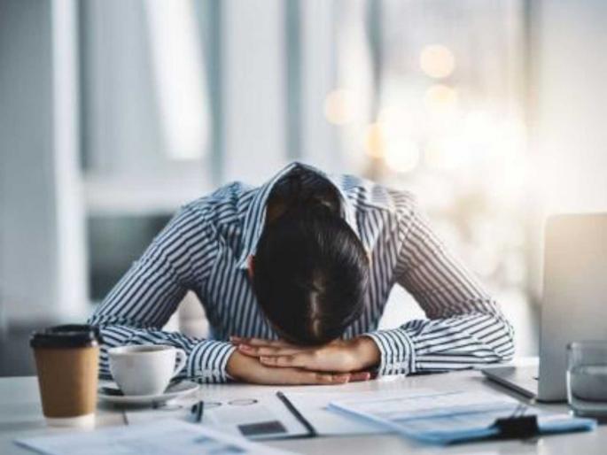 No balance between work and personal life 52 percent of employees suffer from burnout | नोकरी आणि खासगी आयुष्यात संतुलन काही जमेना; ५२ टक्के कर्मचारी 'बर्नआउट'चे शिकार No balance between work and personal life 52 percent of employees suffer from burnout | नोकरी आणि खासगी आयुष्यात संतुलन काही जमेना; ५२ टक्के कर्मचारी 'बर्नआउट'चे शिकार