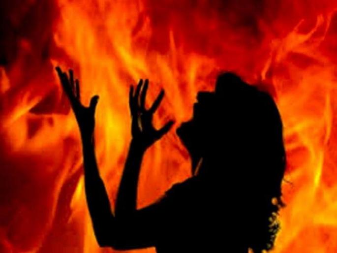 Wife injured by husband due to refusing go to town in the kondhava | गावी जाण्यास नकार दिल्याने पत्नीला पेटविले; कोंढव्यातील घटना  Wife injured by husband due to refusing go to town in the kondhava | गावी जाण्यास नकार दिल्याने पत्नीला पेटविले; कोंढव्यातील घटना