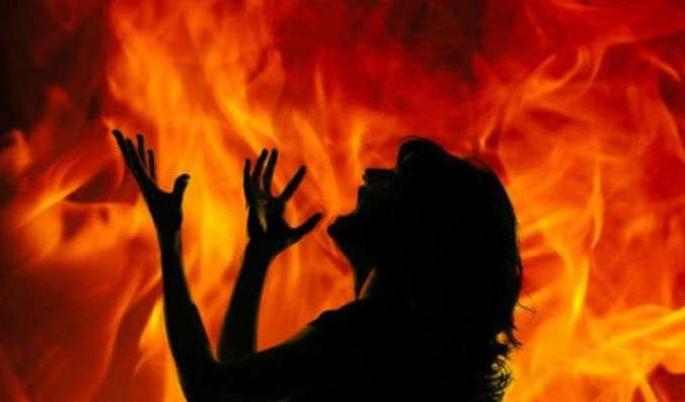 Hinganghat burning case: Burned victim on ventilator | हिंगणघाट जळीतकांड :  जळीत पीडिता व्हेंटिलेटरवर Hinganghat burning case: Burned victim on ventilator | हिंगणघाट जळीतकांड :  जळीत पीडिता व्हेंटिलेटरवर
