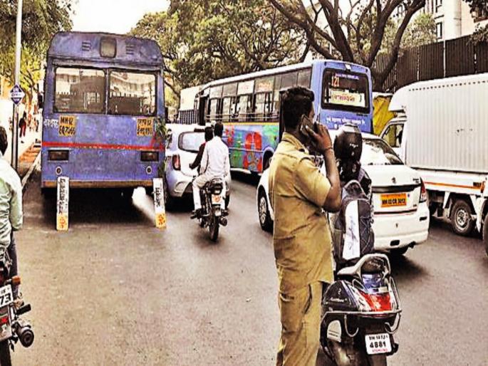 As the campaign intensified, the number of PMP rounds being canceled decreased. | कारवाईचा बडगा उगारताच पीएमपीच्या रद्द फेऱ्यांत घट As the campaign intensified, the number of PMP rounds being canceled decreased. | कारवाईचा बडगा उगारताच पीएमपीच्या रद्द फेऱ्यांत घट