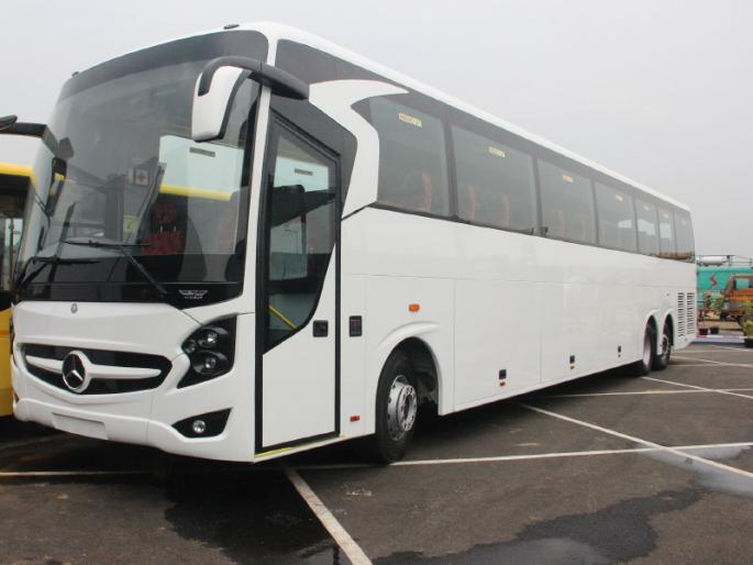 Where does such courage come from Stopped the bus When the police came to explain, she hit him under the ear | एवढी हिम्मत येते कुठून! बस थांबवून ठेवली; पोलीस समजवायला आले म्हणून कानाखाली मारली Where does such courage come from Stopped the bus When the police came to explain, she hit him under the ear | एवढी हिम्मत येते कुठून! बस थांबवून ठेवली; पोलीस समजवायला आले म्हणून कानाखाली मारली