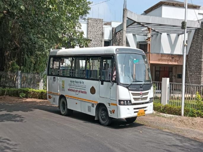Students in the university will be read Free bus service started | विद्यापीठातील विद्यार्थ्यांची पायपीट वाचणार; मोफत बस सेवा सुरू Students in the university will be read Free bus service started | विद्यापीठातील विद्यार्थ्यांची पायपीट वाचणार; मोफत बस सेवा सुरू