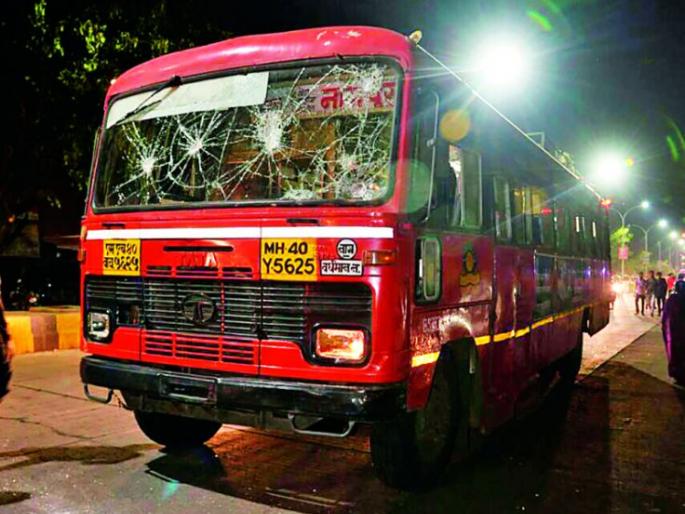 In Nagpur, the ST bus crushed the youth | नागपुरात भरधाव एसटी बसने तरुणाला चिरडले In Nagpur, the ST bus crushed the youth | नागपुरात भरधाव एसटी बसने तरुणाला चिरडले