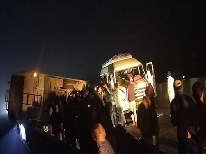 Major accident: Two buses collide head-on in Lakhimpur Kheri; One Nepali woman dies, more than 35 passengers injured | मोठी दुर्घटना: पुलावरच दोन बसची समोरासमोर धडक; एका नेपाळी महिलेचा मृत्यू, ३५ हून अधिक प्रवासी जखमी Major accident: Two buses collide head-on in Lakhimpur Kheri; One Nepali woman dies, more than 35 passengers injured | मोठी दुर्घटना: पुलावरच दोन बसची समोरासमोर धडक; एका नेपाळी महिलेचा मृत्यू, ३५ हून अधिक प्रवासी जखमी