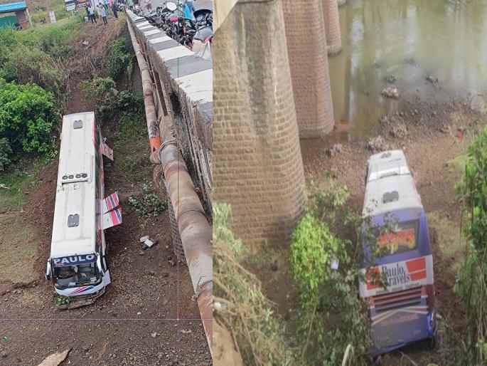 Private bus accident near Kolhapur Travels fell off the bridge over the Warna River | कोल्हापूरजवळ खासगी बसचा अपघात; ट्रॅव्हल्स वारणा नदीच्या पुलावरुन कोसळली Private bus accident near Kolhapur Travels fell off the bridge over the Warna River | कोल्हापूरजवळ खासगी बसचा अपघात; ट्रॅव्हल्स वारणा नदीच्या पुलावरुन कोसळली