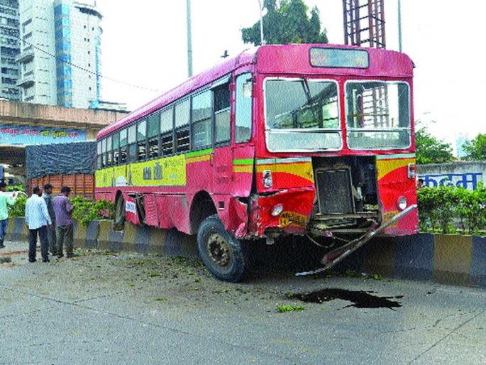 NMMT Accident due to Break Failure | ब्रेक फेल झाल्याने एनएमएमटीचा अपघात NMMT Accident due to Break Failure | ब्रेक फेल झाल्याने एनएमएमटीचा अपघात