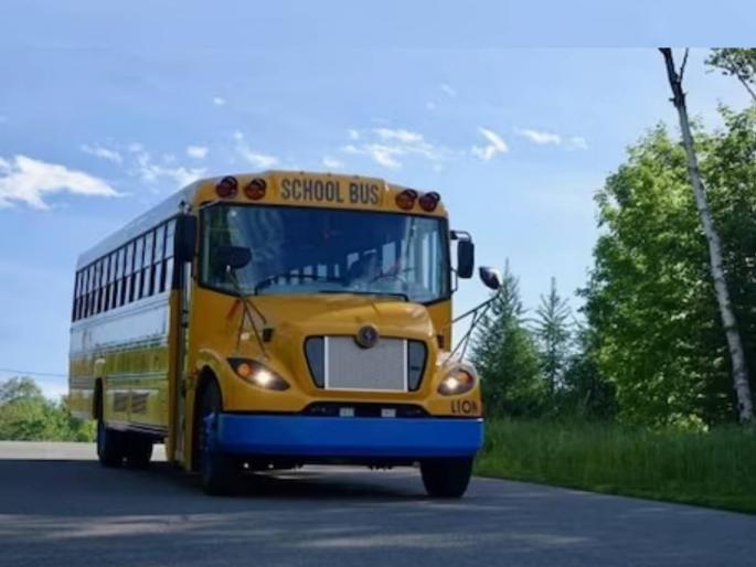 pune bus carrying 34 students break failed in pune bhor driver became protector incident captured in cctv | ड्रायव्हर बनला रक्षक! 34 विद्यार्थी घेऊन पिकनिकला जाणाऱ्या बसचा ब्रेक झाला फेल, घटना सीसीटीव्हीत कैद pune bus carrying 34 students break failed in pune bhor driver became protector incident captured in cctv | ड्रायव्हर बनला रक्षक! 34 विद्यार्थी घेऊन पिकनिकला जाणाऱ्या बसचा ब्रेक झाला फेल, घटना सीसीटीव्हीत कैद