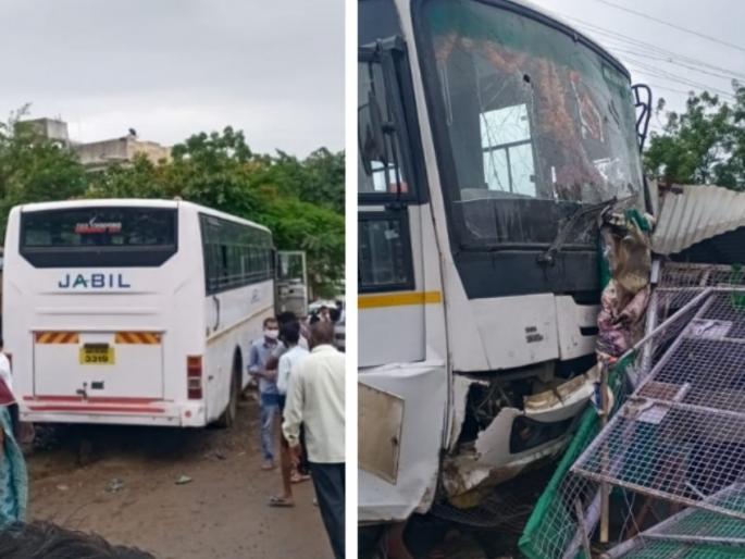 Pune - nagar horrific accident; Two killed, five injured in bus mishap | पुणे - नगर महामार्गावर भीषण अपघात; बस चालकाचा ताबा सुटल्याने दोघांचा मृत्यू, तर पाच जण जखमी Pune - nagar horrific accident; Two killed, five injured in bus mishap | पुणे - नगर महामार्गावर भीषण अपघात; बस चालकाचा ताबा सुटल्याने दोघांचा मृत्यू, तर पाच जण जखमी