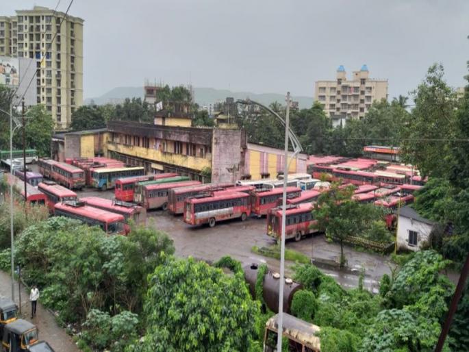 Maharashtra bandh: State transport buses completely off roads | Maharashtra Bandh : खबरदारीचा उपाय म्हणून राज्यातील एसटी सेवा पूर्णपणे बंद Maharashtra bandh: State transport buses completely off roads | Maharashtra Bandh : खबरदारीचा उपाय म्हणून राज्यातील एसटी सेवा पूर्णपणे बंद