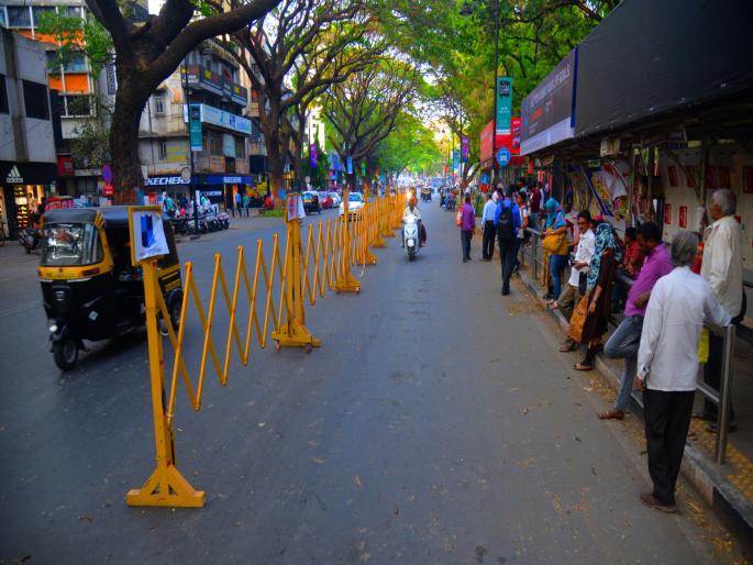 Bus bay on jangli maharaj street for PMP buses | पीएमपी बसेससाठी जंगली महाराज रस्त्यावर ''बस बे''