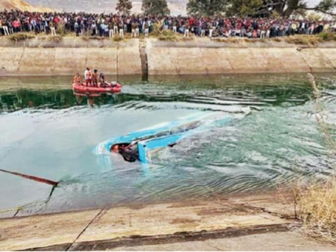 The driver took the shortcut to the door of death! 47 drowned | चालकाने मारलेला शॉर्टकट घेऊन गेला मृत्यूच्या दारात! ४७ जणांचा बुडून झाला मृत्यू The driver took the shortcut to the door of death! 47 drowned | चालकाने मारलेला शॉर्टकट घेऊन गेला मृत्यूच्या दारात! ४७ जणांचा बुडून झाला मृत्यू