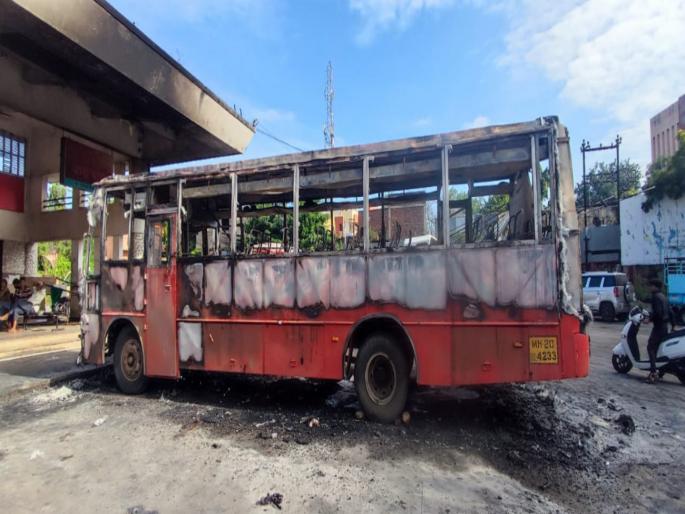 pune news st bus gutted in fire due to engine failure; Accident at Indapur ST bus depot | इंजिनात बिघाड झाल्याने एस.टी. बस आगीत भस्मसात; इंदापूर एस.टी. बस आगारातील दुर्घटना pune news st bus gutted in fire due to engine failure; Accident at Indapur ST bus depot | इंजिनात बिघाड झाल्याने एस.टी. बस आगीत भस्मसात; इंदापूर एस.टी. बस आगारातील दुर्घटना