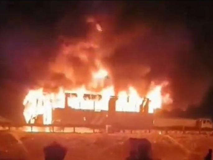 60 relatives went to Devdarshan together, the bus caught fire early in the morning, 8 dead, 24 serious hariyana bus fire news | ६० नातेवाईक मिळून देवदर्शनाला गेलेले, बसला पहाटे भीषण आग, ८ जणांचा मृत्यू, २४ गंभीर 60 relatives went to Devdarshan together, the bus caught fire early in the morning, 8 dead, 24 serious hariyana bus fire news | ६० नातेवाईक मिळून देवदर्शनाला गेलेले, बसला पहाटे भीषण आग, ८ जणांचा मृत्यू, २४ गंभीर