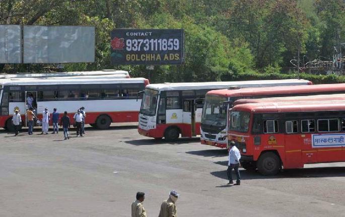 ST employee stick on their words and continuing strike in nagpur | एसटी कर्मचारी म्हणाले, आम्ही झुकणार नाही; कामावर परतण्यास नकार ST employee stick on their words and continuing strike in nagpur | एसटी कर्मचारी म्हणाले, आम्ही झुकणार नाही; कामावर परतण्यास नकार