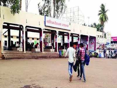 The five-legged gold chain of the woman is removed | महिलेचे पाच तोळ्याची सोन्याची चेन लांबविली The five-legged gold chain of the woman is removed | महिलेचे पाच तोळ्याची सोन्याची चेन लांबविली