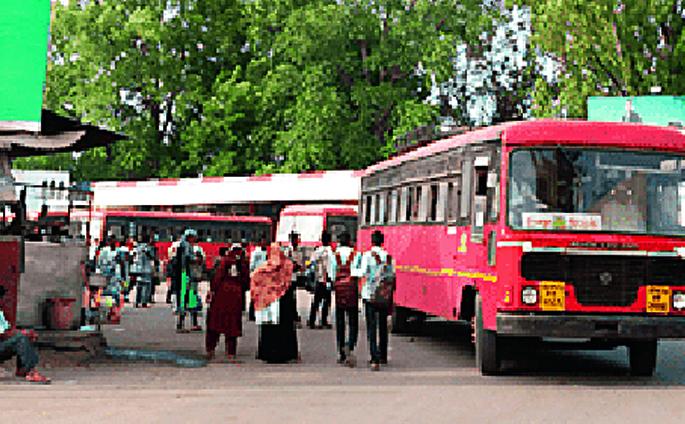 How to check Londhe coming to Solapur? | coronavirus; सोलापूरकडे येणारे लोंढे तपासणार कसे ? How to check Londhe coming to Solapur? | coronavirus; सोलापूरकडे येणारे लोंढे तपासणार कसे ?